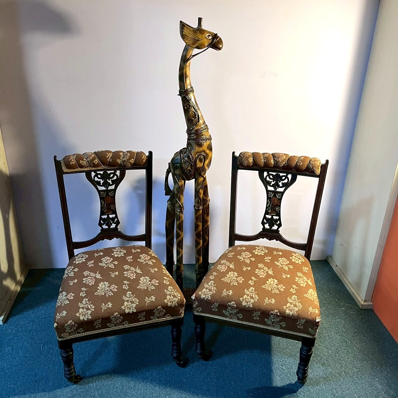 English Edwardian nursing chairs C. 1901 to 1914 (pair) 英國愛德華時期護理椅-約1901-1914年代（成對出售）